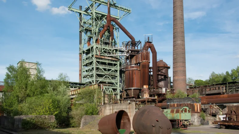 Außenansicht des Hochofens vom LWL-Museum Henrichshütte.